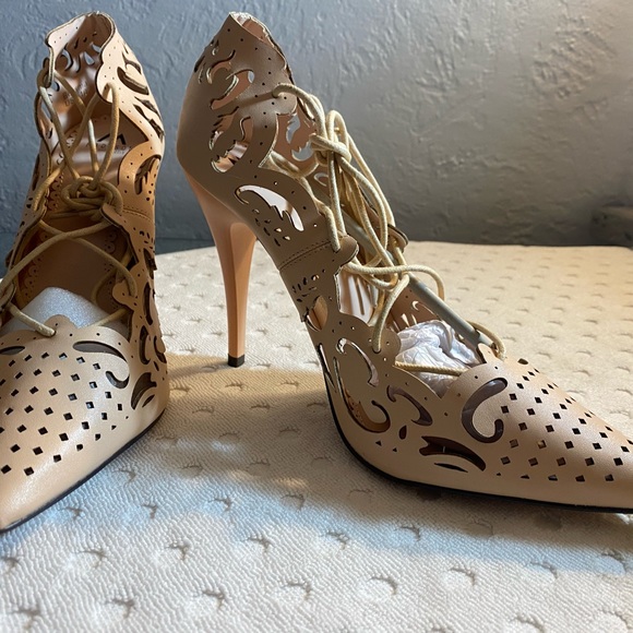 NWOT MADISON Blush Colored Laser Cut Stiletto Heels - Picture 3 of 16